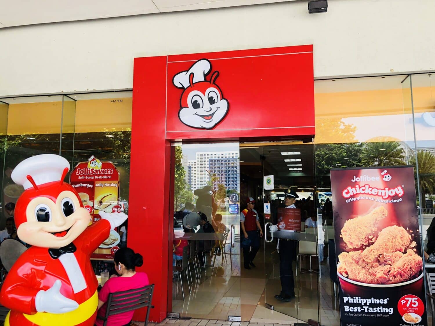 How To &ldquo;Bee&rdquo; Jolly Like Tony Tan Caktiong | ImportAnything.Ph